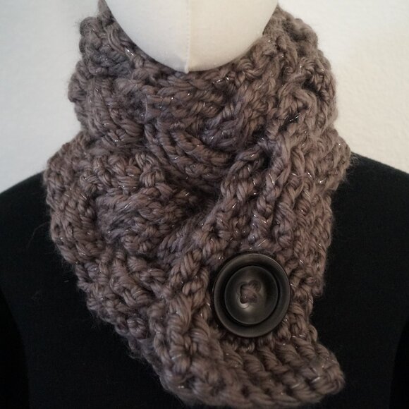 New - Chunky Braided Scarf in Mixed Gray Yarn with Silver Sparkle - Picture 2 of 4